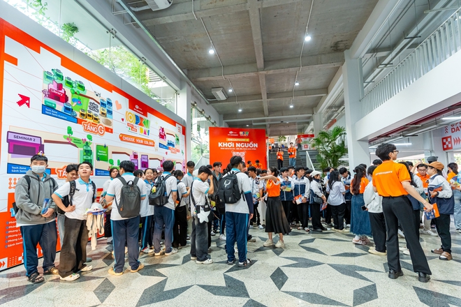 FPTU TP.HCM đẩy mạnh trải nghiệm thực tế: Học sinh "chạm tay vào tương lai" tại Open Day 2025–2026 - Ảnh 5.