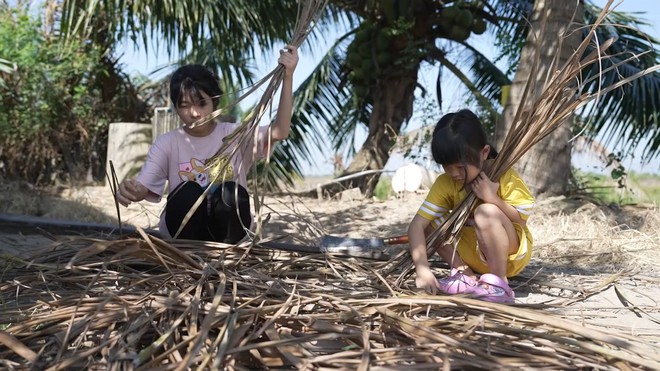 Kiều My nương tựa bà lớn tuổi vì mất cha, mẹ không minh mẫn- Ảnh 6.