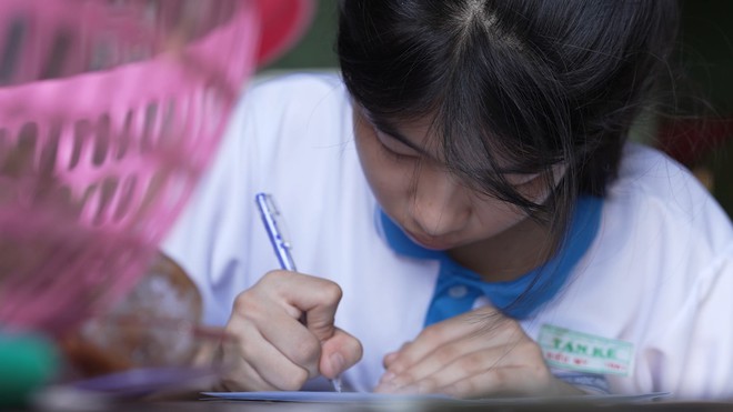 Kiều My nương tựa bà lớn tuổi vì mất cha, mẹ không minh mẫn- Ảnh 8.