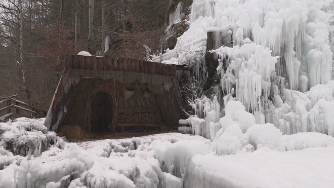 Ngôi làng xứ sở băng tuyết tại Slovenia - Ảnh 3.