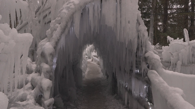 Ngôi làng xứ sở băng tuyết tại Slovenia - Ảnh 6.