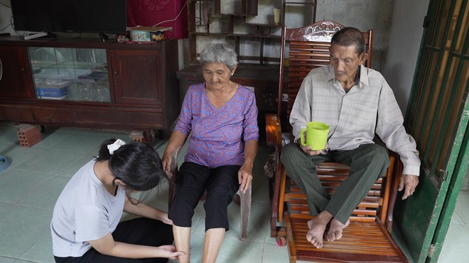 Như Ngọc mồ côi cha mẹ từ nhỏ, nương tựa ông bà già yếu để tiếp tục đến trường - Ảnh 4.