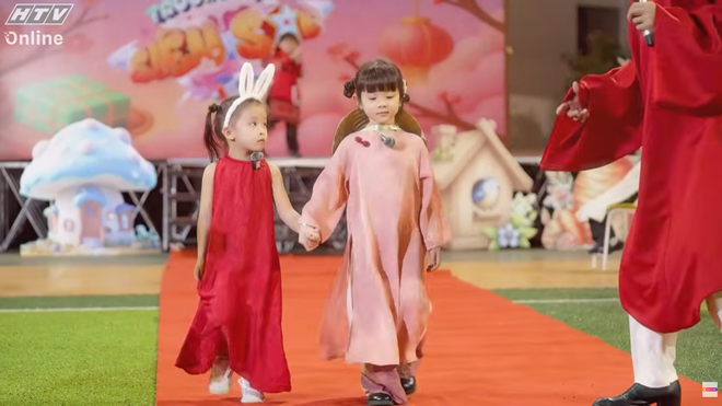 "Trường học Siêu sao" tập 13: Khi những "visual nhí" càn quét sàn run-way ngày cận Tết- Ảnh 8. "Trường học Siêu sao" tập 13: Khi những "visual nhí" càn quét sàn run-way ngày cận Tết- Ảnh 8.