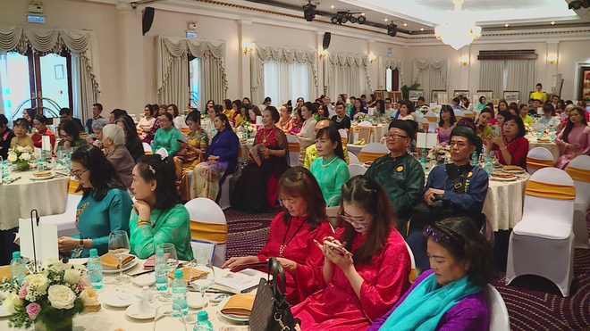 Áo dài Việt Nam: Từ di sản đời thường đến khát vọng vươn tầm quốc tế - Ảnh 2.