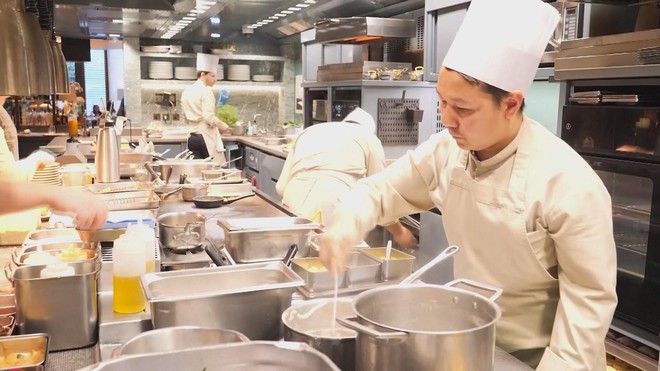 Thưởng thức bữa sáng 112 USD tại nhà hàng Pavyllon, Anh - Ảnh 2.