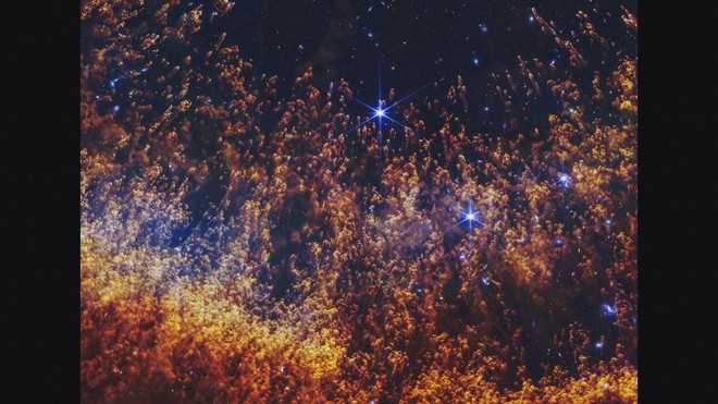 Những hình ảnh Tinh vân Helix do Kính thiên văn James Webb chụp - Ảnh 1.