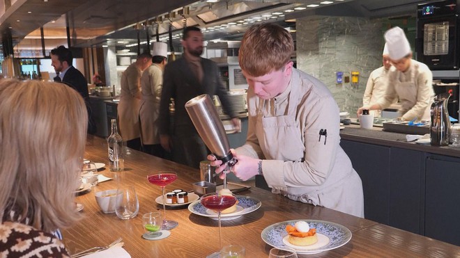 Thưởng thức bữa sáng 112 USD tại nhà hàng Pavyllon, Anh - Ảnh 1.