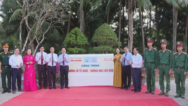 Rực rỡ sắc đỏ "Đường cờ Tổ quốc" giữa lòng Côn Đảo - Ảnh 3.