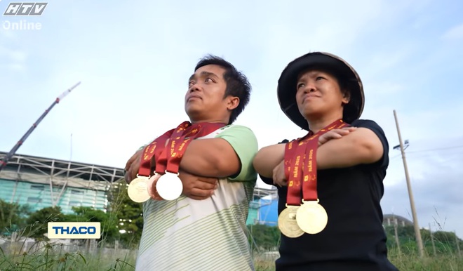 Người chung quanh ta - Tập 12: Vợ chồng "tí hon" cùng viết nên điều kỳ diệu- Ảnh 2.