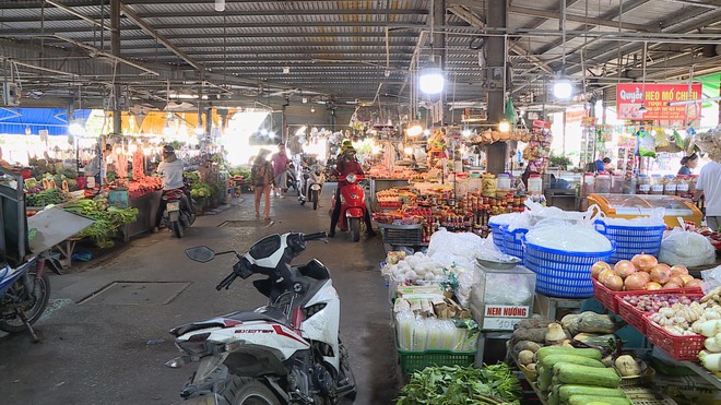 TP. Hồ Chí Minh đồng loạt ra quân thiết lập trật tự lòng đường, vỉa hè - Ảnh 4.