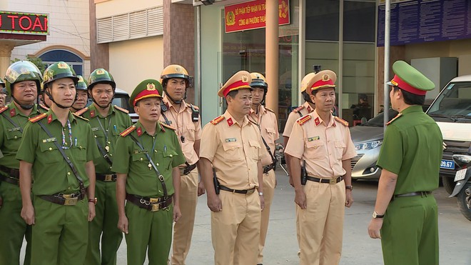 TP. Hồ Chí Minh đồng loạt ra quân thiết lập trật tự lòng đường, vỉa hè - Ảnh 1.