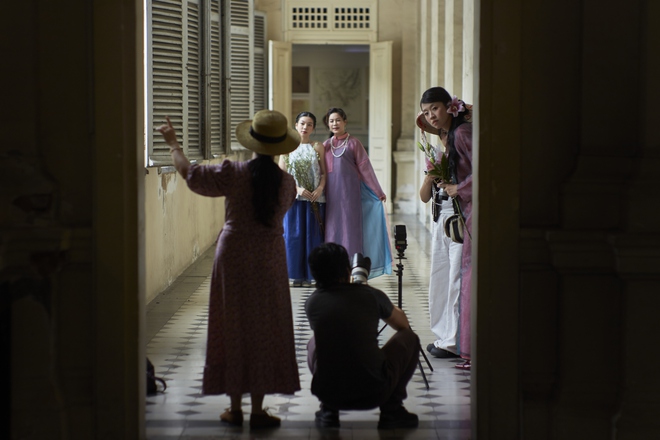 Sắc xuân về sớm trên những tà áo- Ảnh 4. Sắc xuân về sớm trên những tà áo- Ảnh 4.