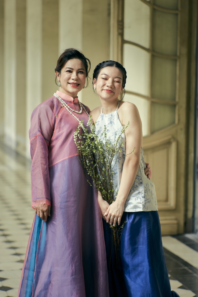 Sắc xuân về sớm trên những tà áo- Ảnh 5. Sắc xuân về sớm trên những tà áo- Ảnh 5.