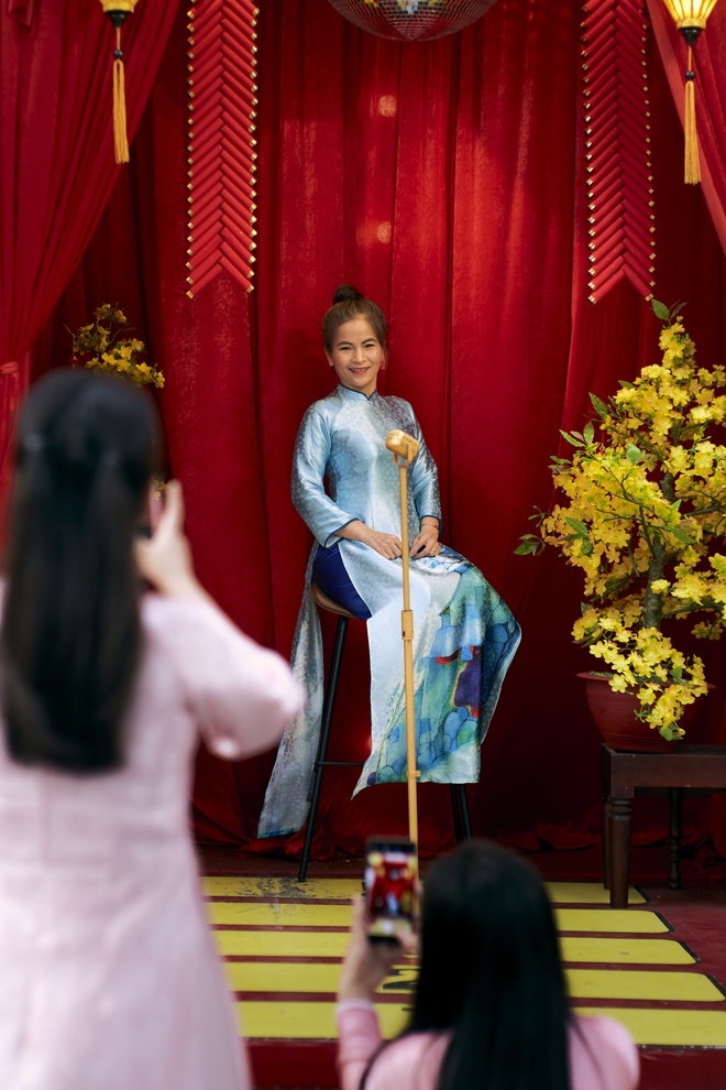 Sắc xuân về sớm trên những tà áo- Ảnh 9. Sắc xuân về sớm trên những tà áo- Ảnh 9.