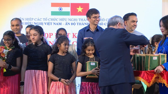 TP. Hồ Chí Minh họp mặt kỷ niệm 77 năm Ngày Cộng hòa Ấn Độ- Ảnh 7. TP. Hồ Chí Minh họp mặt kỷ niệm 77 năm Ngày Cộng hòa Ấn Độ- Ảnh 7.