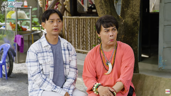 Cô My “tả tơi”, đi tới đâu rơi rớt tới đó - Lẹ không trễ tàu - Ảnh 5.