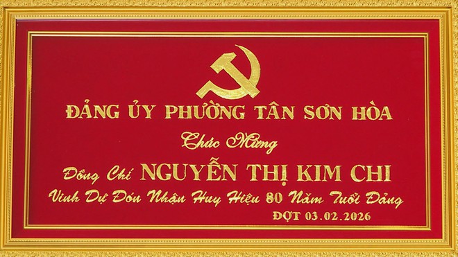 Đảng viên Đảng bộ phường Tân Sơn Hòa nhận Huy hiệu 80 năm tuổi Đảng- Ảnh 2.