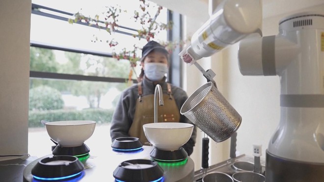 Trung Quốc thử nghiệm robot A.I ở nhà hàng - Ảnh 1.