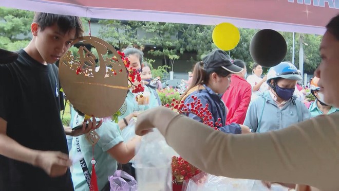 Tết sum vầy, ấm lòng người lao động tại TP. Hồ Chí Minh- Ảnh 2.