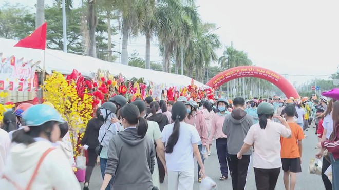 Tết sum vầy, ấm lòng người lao động tại TP. Hồ Chí Minh- Ảnh 3.