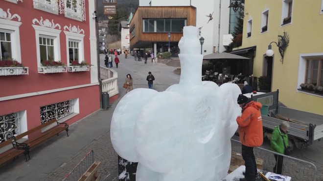 Italia: Triển lãm điêu khắc chủ đề Olympic - Ảnh 2.