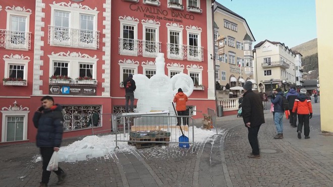 Italia: Triển lãm điêu khắc chủ đề Olympic - Ảnh 1.