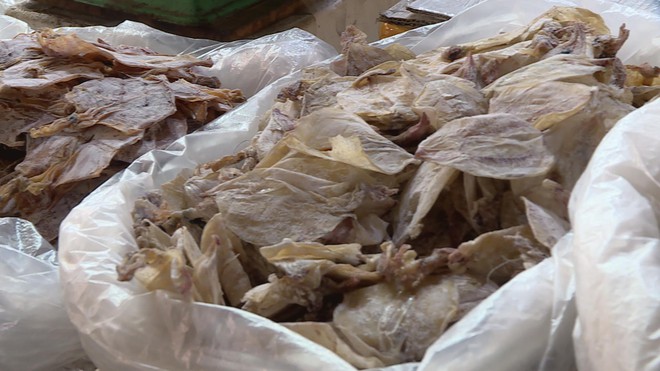 Chợ khô lớn nhất TP. Hồ Chí Minh nhộn nhịp hàng Tết: Nguồn cung dồi dào, tiểu thương nỗ lực bình ổn giá - Ảnh 11.