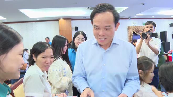 TP. Hồ Chí Minh: Tặng quà Tết cho 350.000 đoàn viên, công nhân lao động khó khăn - Ảnh 2.