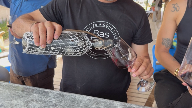 Chile: Đưa rượu vang xuống "ngủ đông" dưới đáy Thái Bình Dương để tìm hương vị lạ - Ảnh 5.