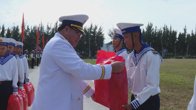 Bộ Tư lệnh Vùng 2 Hải quân tiễn hơn 500 quân nhân hoàn thành nghĩa vụ trở về địa phương- Ảnh 4. Bộ Tư lệnh Vùng 2 Hải quân tiễn hơn 500 quân nhân hoàn thành nghĩa vụ trở về địa phương- Ảnh 4.
