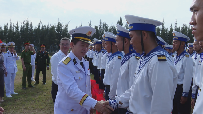 Bộ Tư lệnh Vùng 2 Hải quân tiễn hơn 500 quân nhân hoàn thành nghĩa vụ trở về địa phương- Ảnh 3. Bộ Tư lệnh Vùng 2 Hải quân tiễn hơn 500 quân nhân hoàn thành nghĩa vụ trở về địa phương- Ảnh 3.