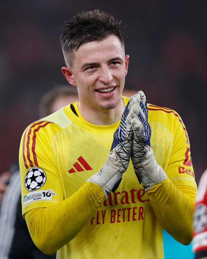 Mourinho đạo diễn cú sốc: Thủ môn Benfica ghi bàn, Real Madrid gục ngã - Ảnh 3.