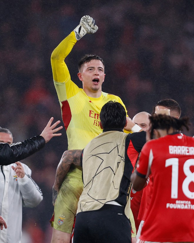 Mourinho đạo diễn cú sốc: Thủ môn Benfica ghi bàn, Real Madrid gục ngã - Ảnh 4.