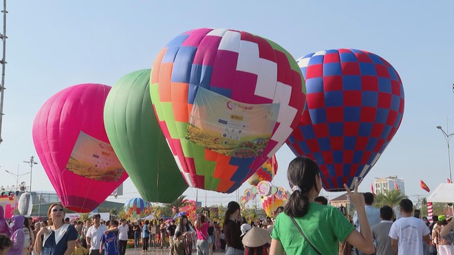 Bầu trời Sa Đéc rực rỡ với khinh khí cầu khổng lồ - Ảnh 4.