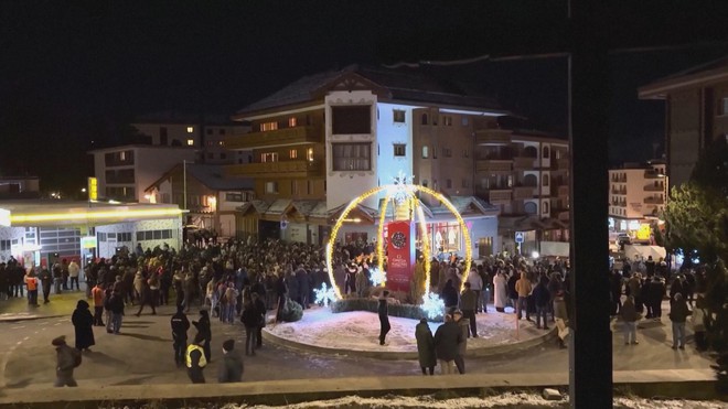 Thảm kịch đầu năm tại Thụy Sĩ: Pháo sáng có thể là nguyên nhân khiến 40 người thiệt mạng - Ảnh 4.