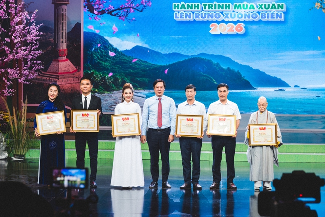 Quỹ Học bổng Vừ A Dính tiếp tục viết tiếp ước mơ cho các trẻ em vùng cao - Ảnh 12.