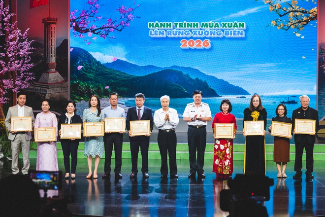 Quỹ Học bổng Vừ A Dính tiếp tục viết tiếp ước mơ cho các trẻ em vùng cao - Ảnh 10.