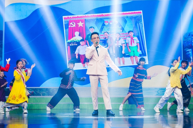 Quỹ Học bổng Vừ A Dính tiếp tục viết tiếp ước mơ cho các trẻ em vùng cao - Ảnh 15.