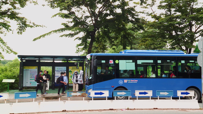 Xe buýt TP. Hồ Chí Minh đồng loạt áp dụng thanh toán không tiền mặt  - Ảnh 2.