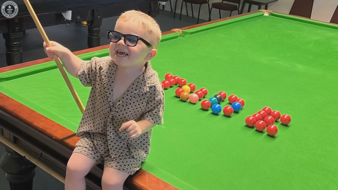 Phá vỡ kỷ lục snooker khi mới... 2 tuổi - Ảnh 3.