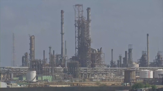 Venezuela ban hành luật cải tổ ngành dầu mỏ - Ảnh 4.