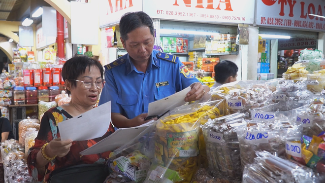 60 Giây ngày 30/1/2026 | Chợ Tết vắng khách, tiểu thương nhập hàng cầm chừng - Ảnh 4.