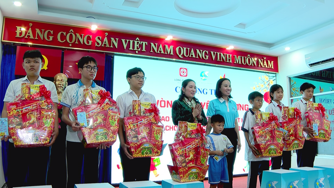 Gần 3 tỷ đồng chia sẻ yêu thương với trẻ mồ côi do dịch Covid-19 - Ảnh 6.