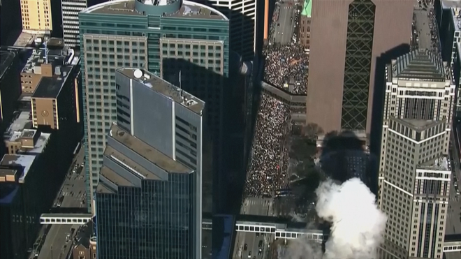 Biểu tình trên khắp nước Mỹ phản đối chiến dịch truy quét nhập cư của ICE - Ảnh 2.