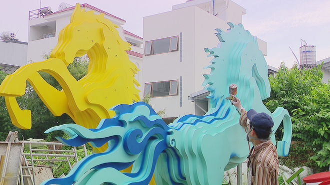 Xưởng chế tác linh vật Đường hoa Nguyễn Huệ Tết Bính Ngọ 2026 - Ảnh 8.