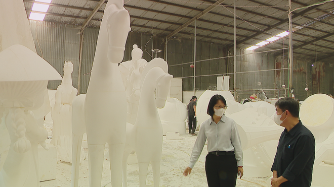 Xưởng chế tác linh vật Đường hoa Nguyễn Huệ Tết Bính Ngọ 2026 - Ảnh 6.