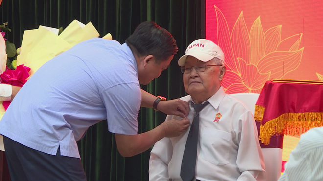 Phường Tân Định, TP. Hồ Chí Minh họp mặt kỷ niệm 96 năm Ngày thành lập Đảng Cộng sản Việt Nam - Ảnh 2.