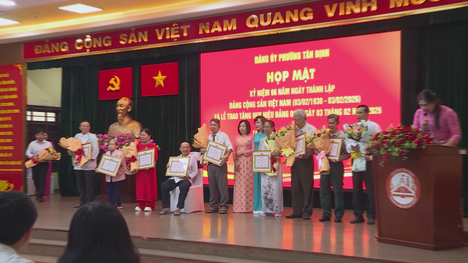 Phường Tân Định, TP. Hồ Chí Minh họp mặt kỷ niệm 96 năm Ngày thành lập Đảng Cộng sản Việt Nam - Ảnh 4.