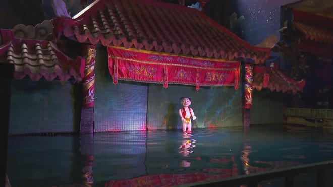 Sân khấu nghệ thuật truyền thống hút khán giả dịp nghỉ Tết Dương lịch- Ảnh 1. Sân khấu nghệ thuật truyền thống hút khán giả dịp nghỉ Tết Dương lịch- Ảnh 1.