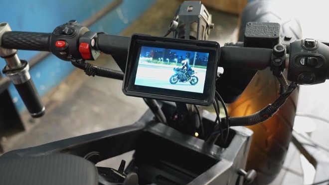 Ấn Độ: Ra mắt siêu mô-tô điện tích hợp A.I.- Ảnh 2.